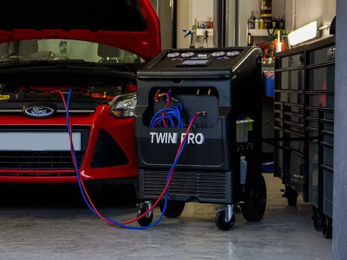 Air conditioning regas equipment